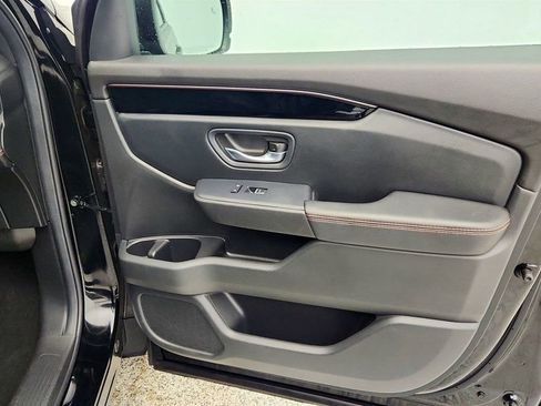 Used 2025 Honda Pilot TrailSport image 27