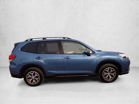 Used 2024 Subaru Forester Premium image 5