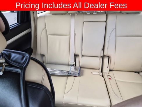 Used 2019 Toyota Highlander XLE FWD image 18