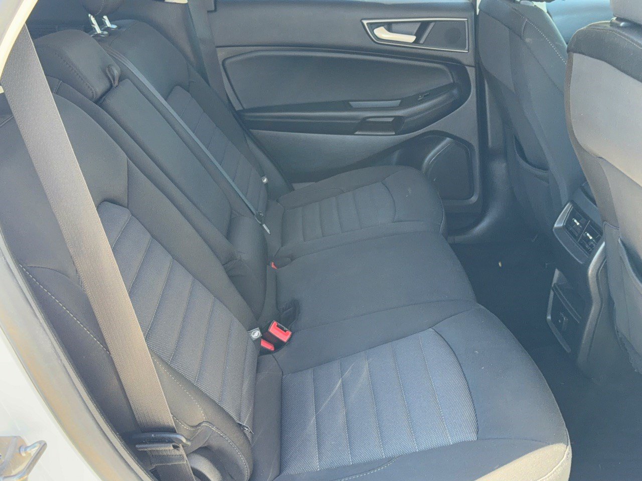Used 2020 Ford Edge SE FWD image 28