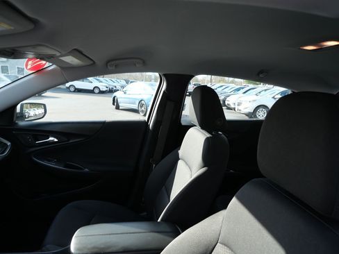Used 2022 Chevrolet Malibu LT image 11