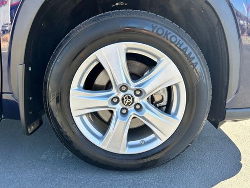 Used 2022 Toyota Highlander LE image 29