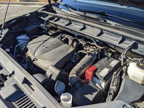 Used 2021 Toyota Highlander XLE image 64