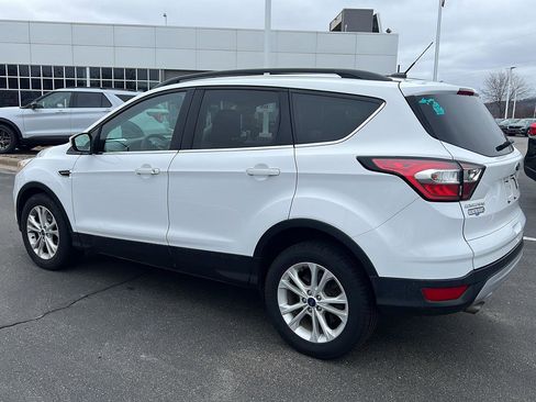 Used 2017 Ford Escape SE w/ Equipment Group 201A image 9