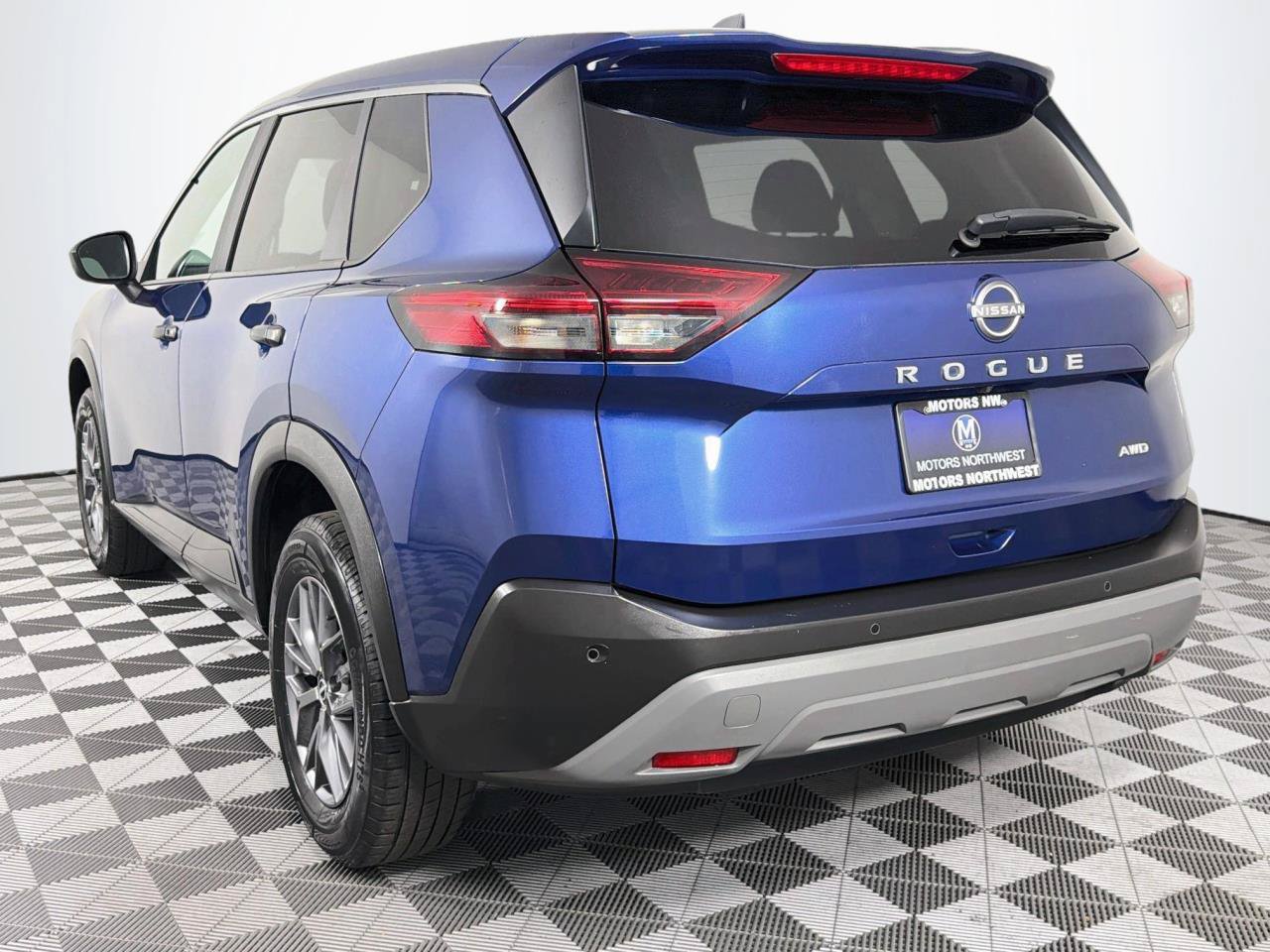Used 2023 Nissan Rogue S AWD/4WD image 9