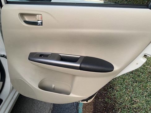 Used 2011 Subaru Impreza 2.5i image 21