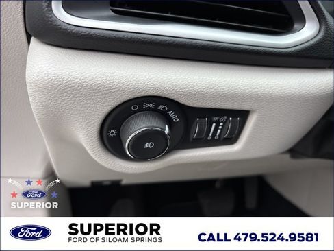 Used 2024 Chrysler Pacifica Touring-L FWD image 27