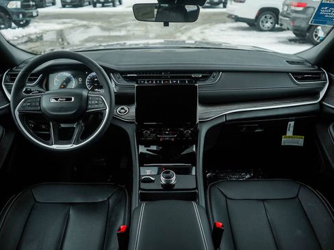 New 2025 Jeep Grand Cherokee Limited w/ Black Appearance Package image 14