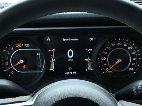 Used 2024 Jeep Wrangler Unlimited Sahara w/ Technology Group AWD/4WD image 17