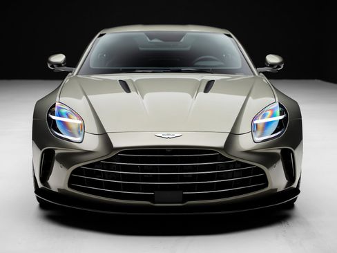 Used 2025 Aston Martin V8 Vantage Coupe RWD image 7