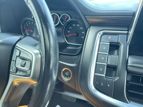 Used 2021 Chevrolet Tahoe Z71 w/ Luxury Package AWD/4WD image 17