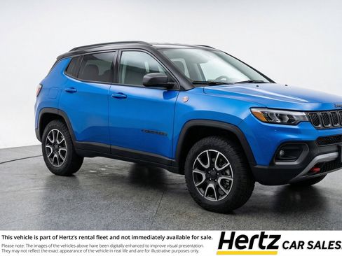 Used 2025 Jeep Compass Trailhawk image 1