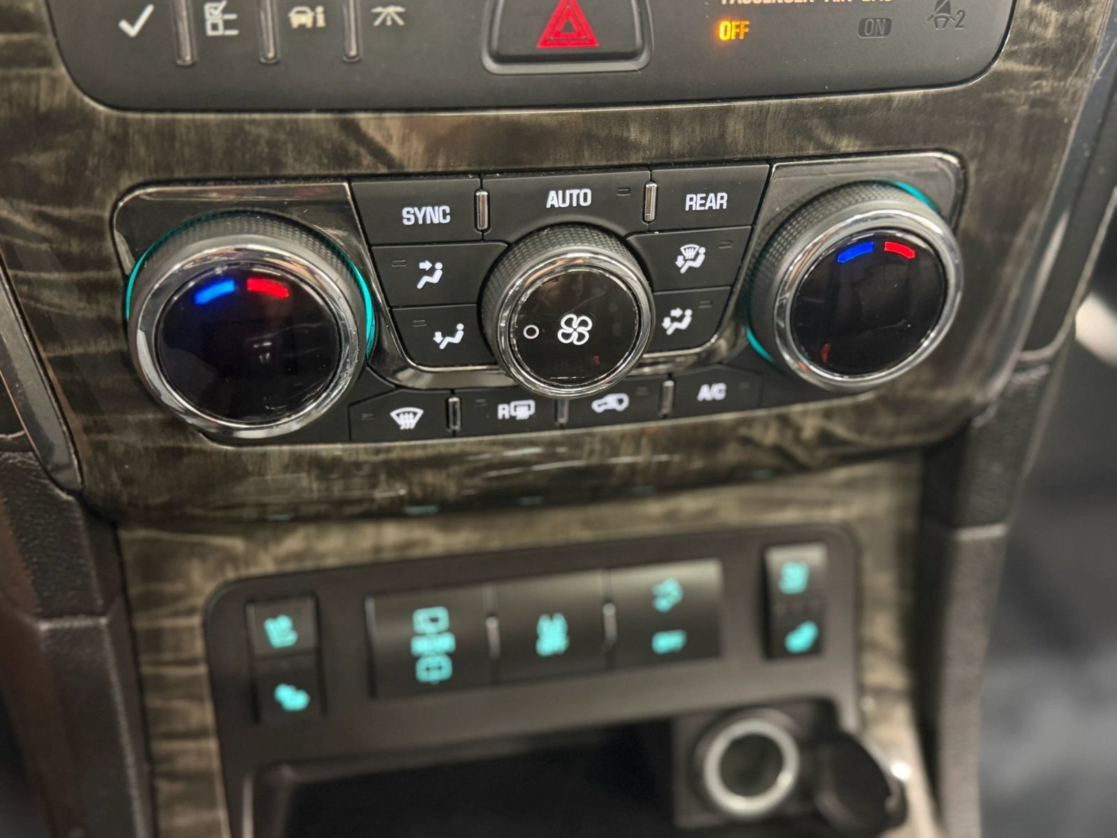 Used 2013 Buick Enclave Premium AWD/4WD image 32