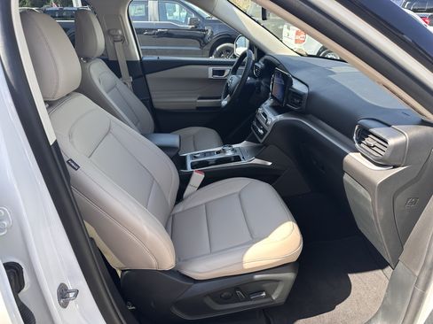Certified 2023 Ford Explorer XLT w/ Equipment Group 202A AWD/4WD image 15