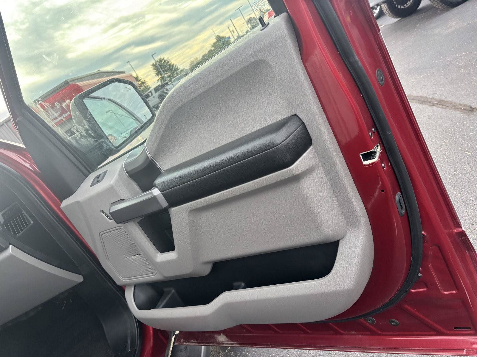 Used 2019 Ford F150 XLT w/ Equipment Group 302A Luxury AWD/4WD image 15