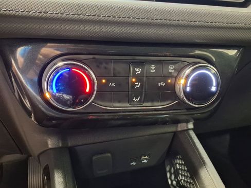 Used 2025 Chevrolet TrailBlazer LT AWD/4WD image 14