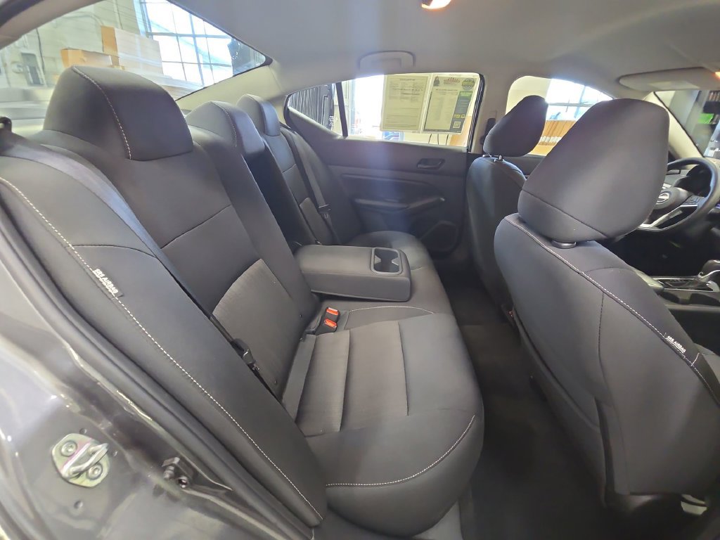 Used 2025 Nissan Altima 2.5 SV FWD image 35