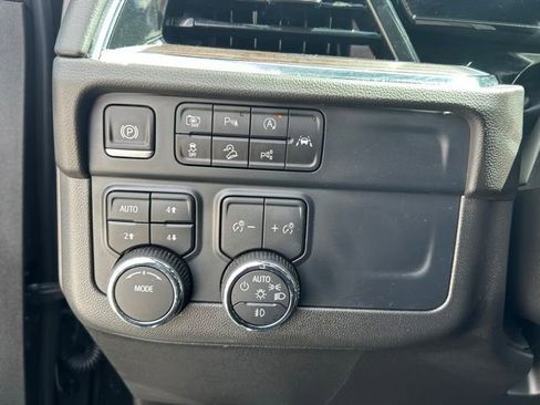 Used 2025 Chevrolet Suburban Z71 AWD/4WD image 24