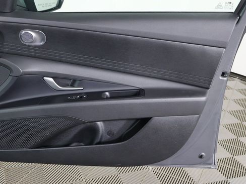 Used 2025 Hyundai Elantra Blue image 18