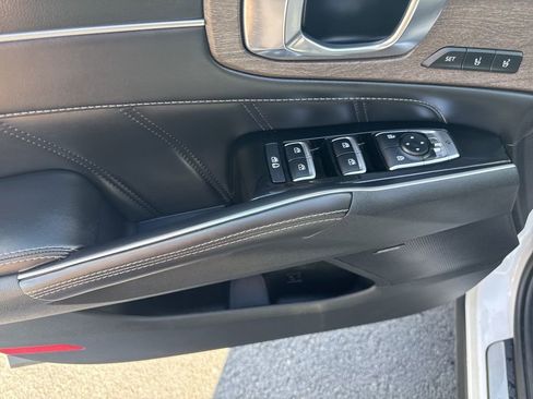Used 2023 Kia Sorento SX Prestige image 15