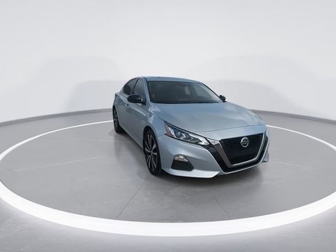 Used 2021 Nissan Altima 2.5 SR w/ SR Premium Package image 3