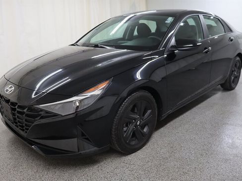 Used 2021 Hyundai Elantra SEL FWD image 3