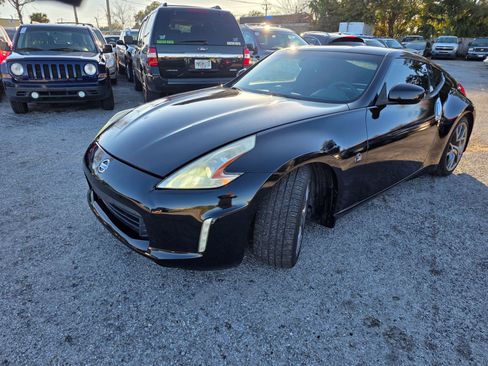 Used 2014 Nissan 370Z Touring w/ Sport Package image 3