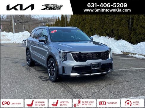 Certified 2025 Kia Sorento EX w/ Panoramic Sunroof Package image 1