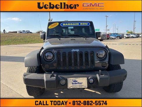 Used 2010 Jeep Wrangler Unlimited Rubicon w/ Dual Top Group image 10