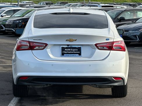 Used 2019 Chevrolet Malibu Hybrid w/ Leather Package image 4