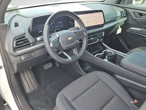 New 2026 Chevrolet Traverse LT w/ Enhanced Driving Package image 3