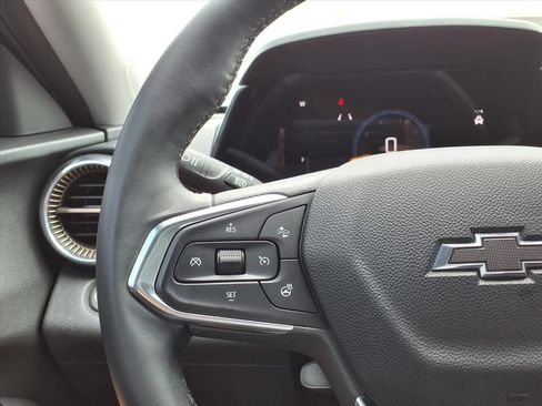 Used 2025 Chevrolet Trax ACTIV FWD image 27