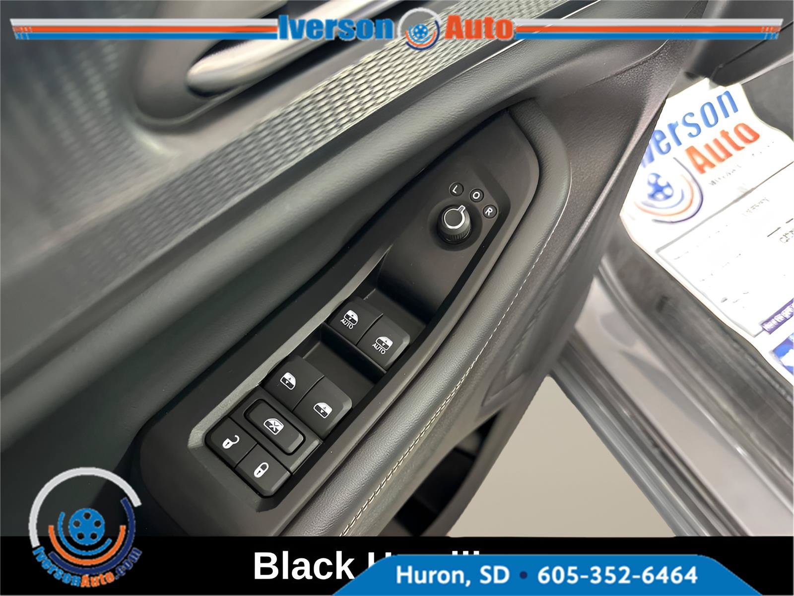 Used 2024 Jeep Grand Cherokee L Altitude AWD/4WD image 18