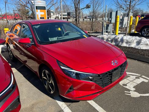 Certified 2023 Hyundai Elantra SEL w/ Convenience Package image 2