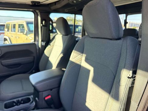 New 2026 Jeep Gladiator Sport image 23