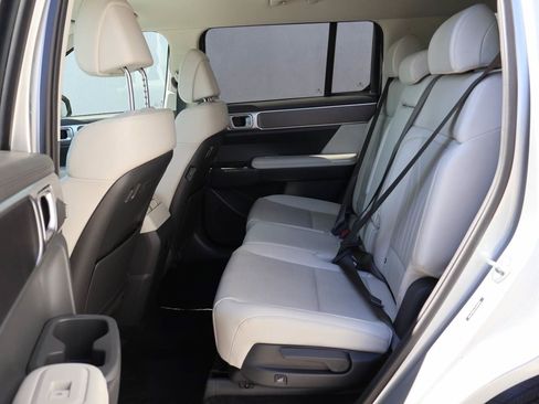 Used 2025 Hyundai Santa Fe SEL AWD/4WD image 10