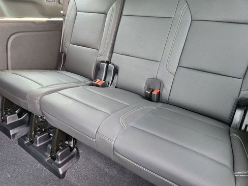 New 2025 Chevrolet Suburban Premier image 21