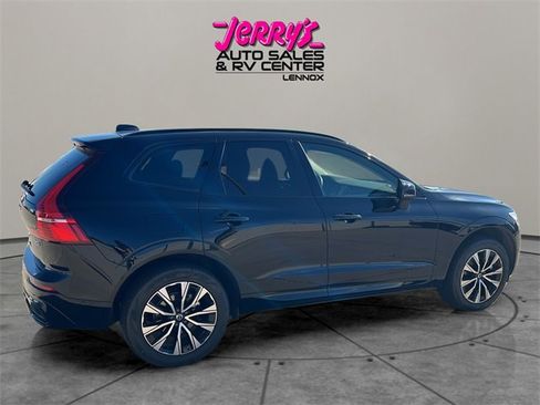 Used 2025 Volvo XC60 B5 Plus image 16