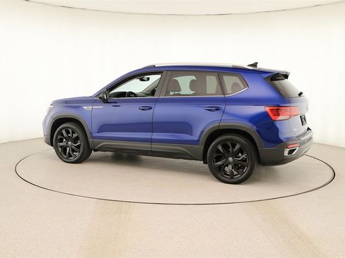 Used 2022 Volkswagen Taos SE image 3