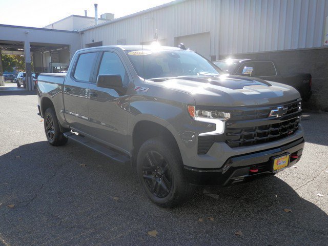 Used 2024 Chevrolet Silverado 1500 LT Trail Boss w/ Convenience Package II AWD/4WD image 2