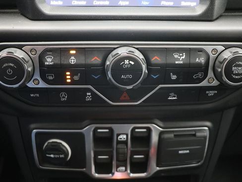 Used 2023 Jeep Wrangler Unlimited Sahara w/ Cold Weather Group AWD/4WD image 23