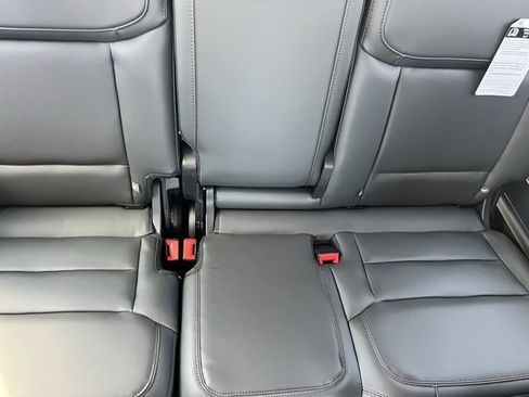 New 2025 Ford Expedition Active image 21