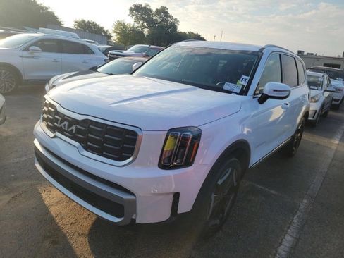 Used 2025 Kia Telluride S FWD image 1