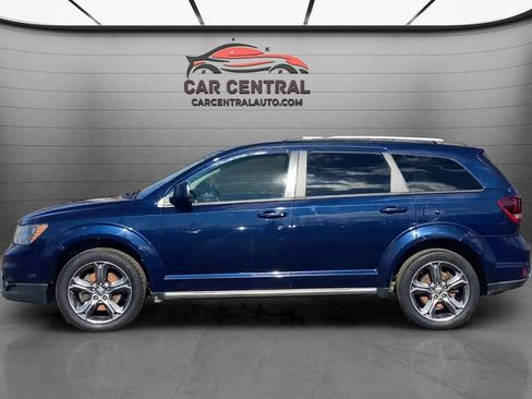 Used 2017 Dodge Journey Crossroad FWD image 2