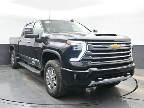 Used 2026 Chevrolet Silverado 2500 High Country w/ Technology Package AWD/4WD image 2