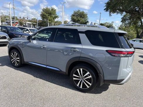 Used 2024 Nissan Pathfinder Platinum AWD/4WD image 4