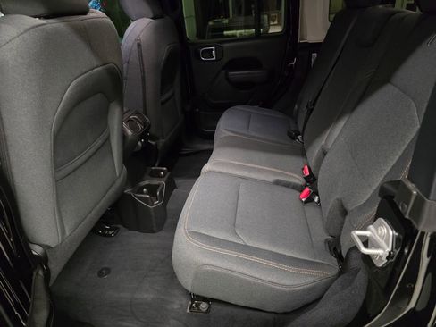 Used 2025 Jeep Wrangler Sport S image 27