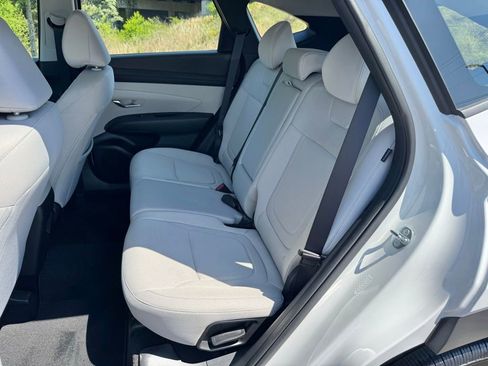 Used 2025 Hyundai Tucson SE image 18