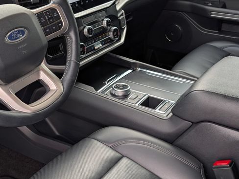 Certified 2022 Ford Expedition XLT RWD image 22