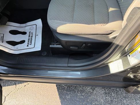 Used 2020 Ford Escape SE FWD image 18